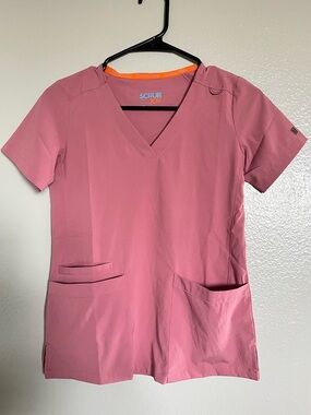 ScrubJoy Fitted Scrub Top